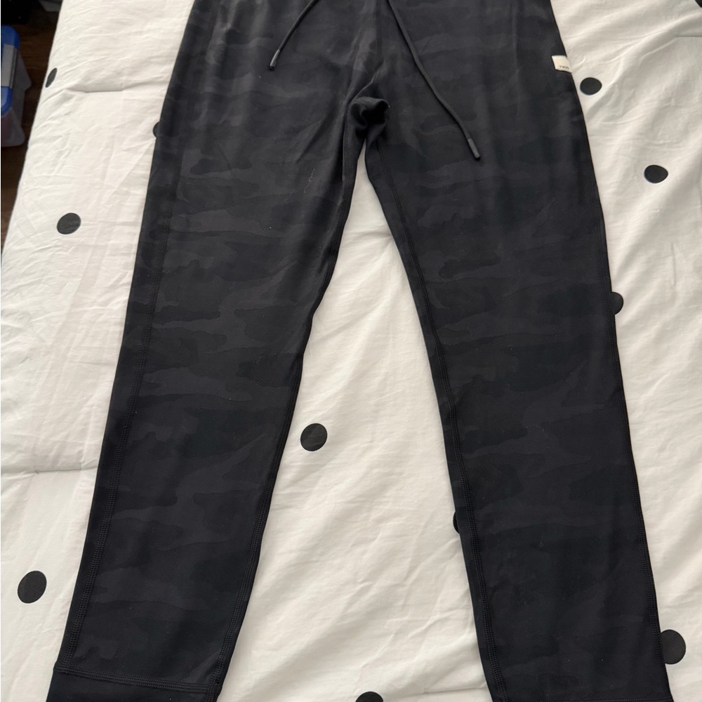 NWOT - Women's Vuori Daily Legging